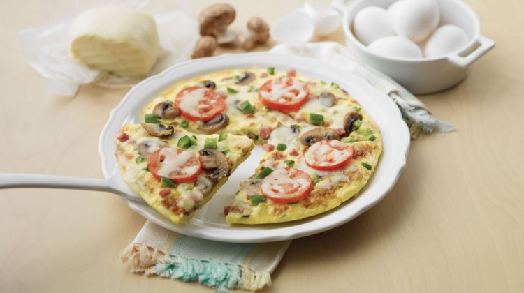 Omelette Pizza Recipe آملیٹ پیزا